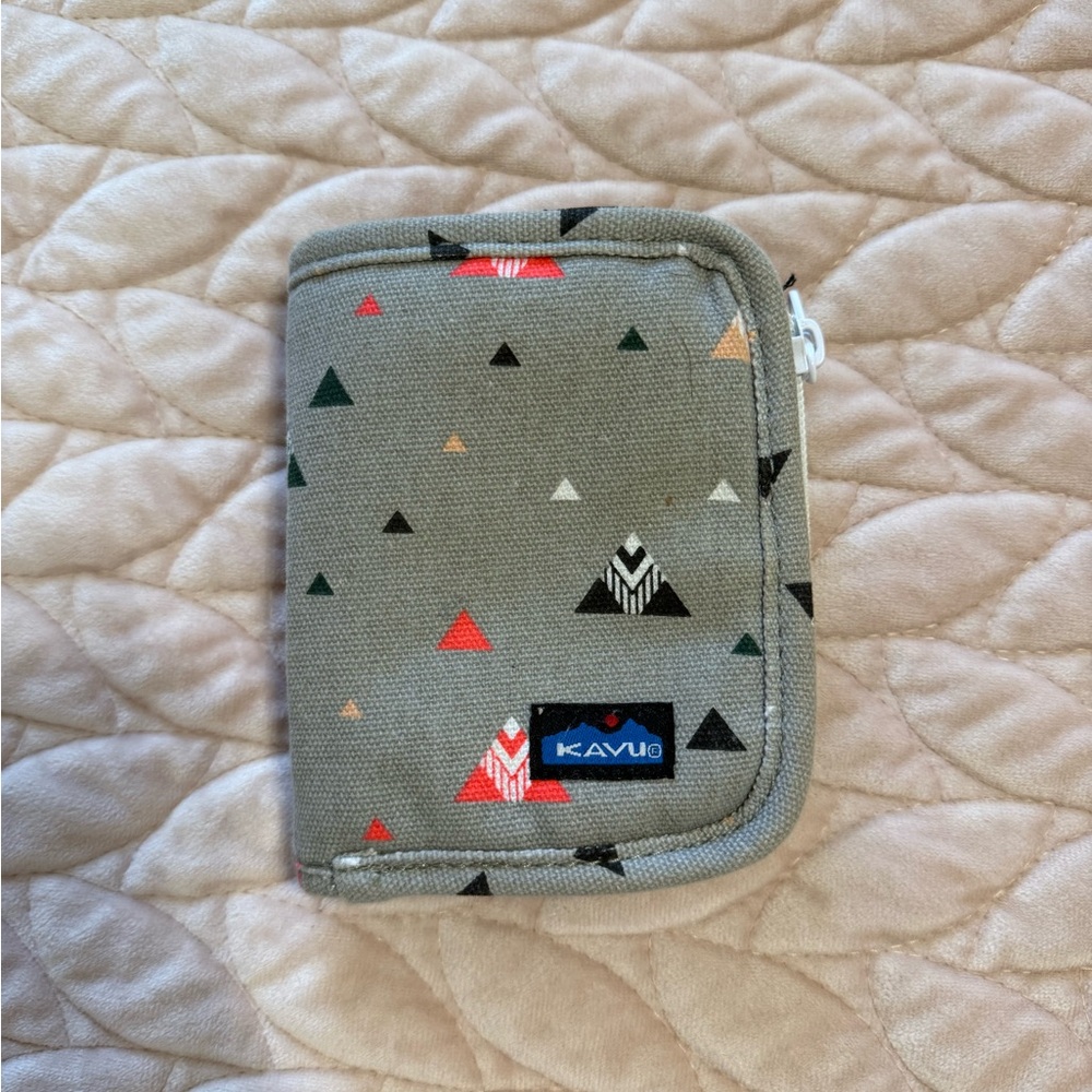 Kavu Triangular Pattern Wallet - Multicolor on Gray